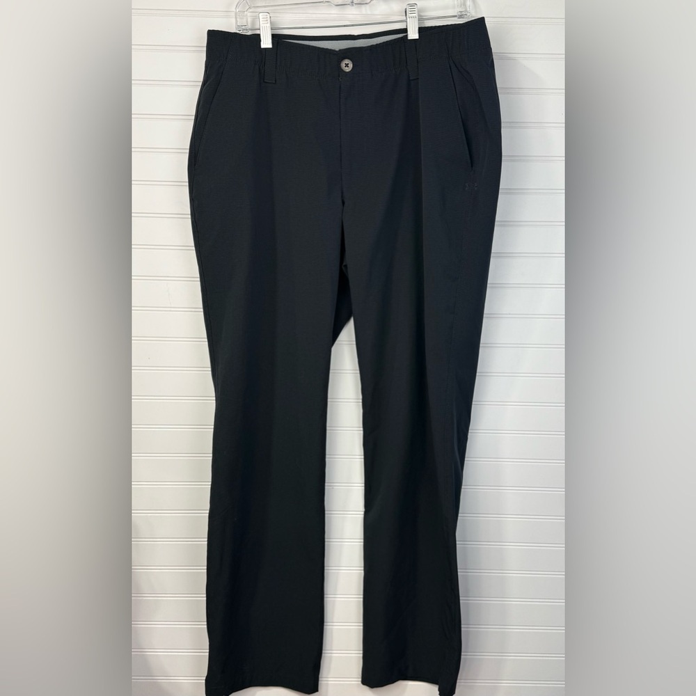 Under Armour men’s black match play grip waist golf pants. Size 36X32